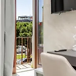 Nova Bed and Breakfast 4*